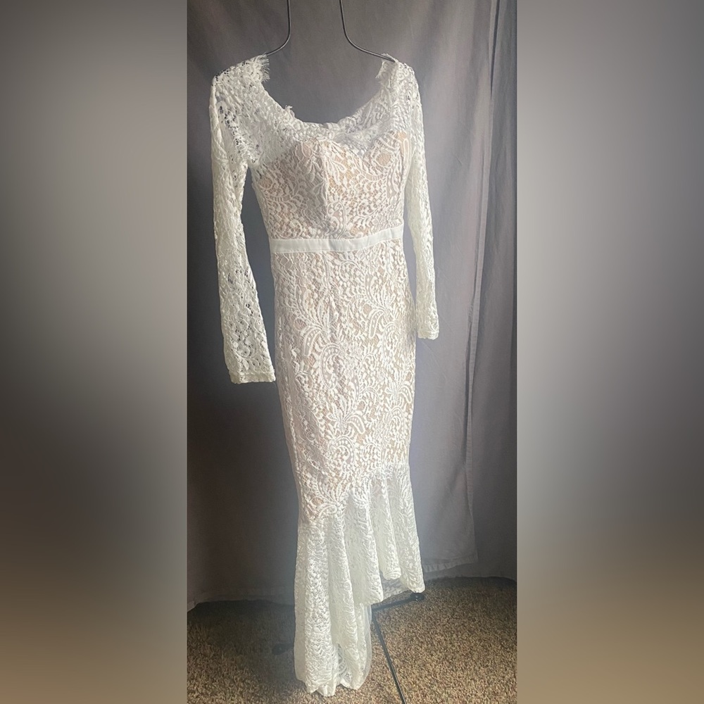♥️ Gorgeous ♥️ White Lace Dress with Nude lining … Stunning ! High low Maxi Midi